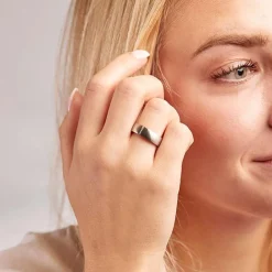 Edelstahlring mattiert 6mm mit 4 Zirkonia R9182czlge