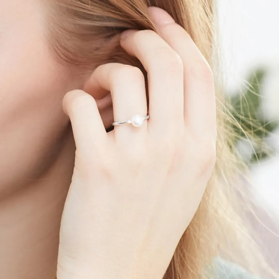 585er Weißgold-Ring Perle 2 Diamanten 0,034 ct. DR0210