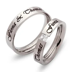 Glänzende Edelstahl Eheringe mit Lasergravur R9110lg