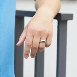 Glänzende Edelstahl Eheringe mit Lasergravur R9101lg