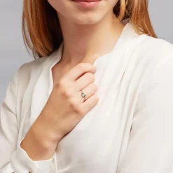 14K Weißgoldring für Damen mit Blautopas DR0473