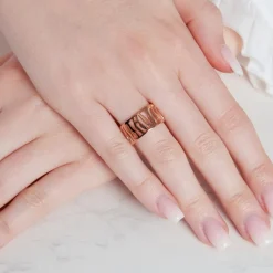 Moderner roségold Damenring mit Gravur SR0369SL