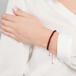 Rotes Textilarmband mit Silberelementen TXB0041