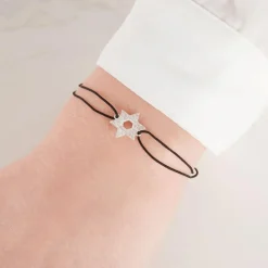 Schwarzes Textilarmband mit Silberelement TXB0051