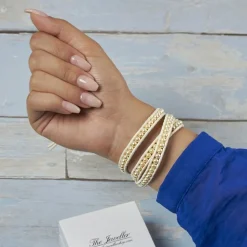 Weißes Lederarmband mit Süßwasserperlen LB0211