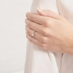 Zirkoniabesetzter Verlobungsring aus 375er Weißgold VR0463