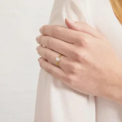 Zirkoniabesetzter Verlobungsring aus 9K Gold VR0464